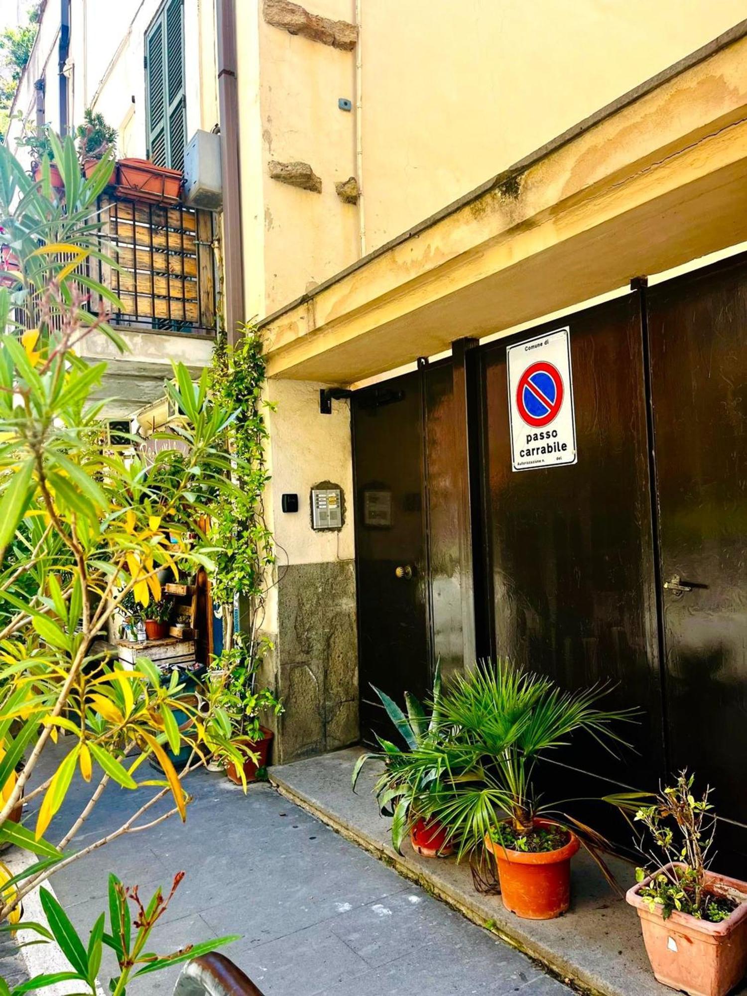 Old Town Nest In Civitavecchia Exterior photo